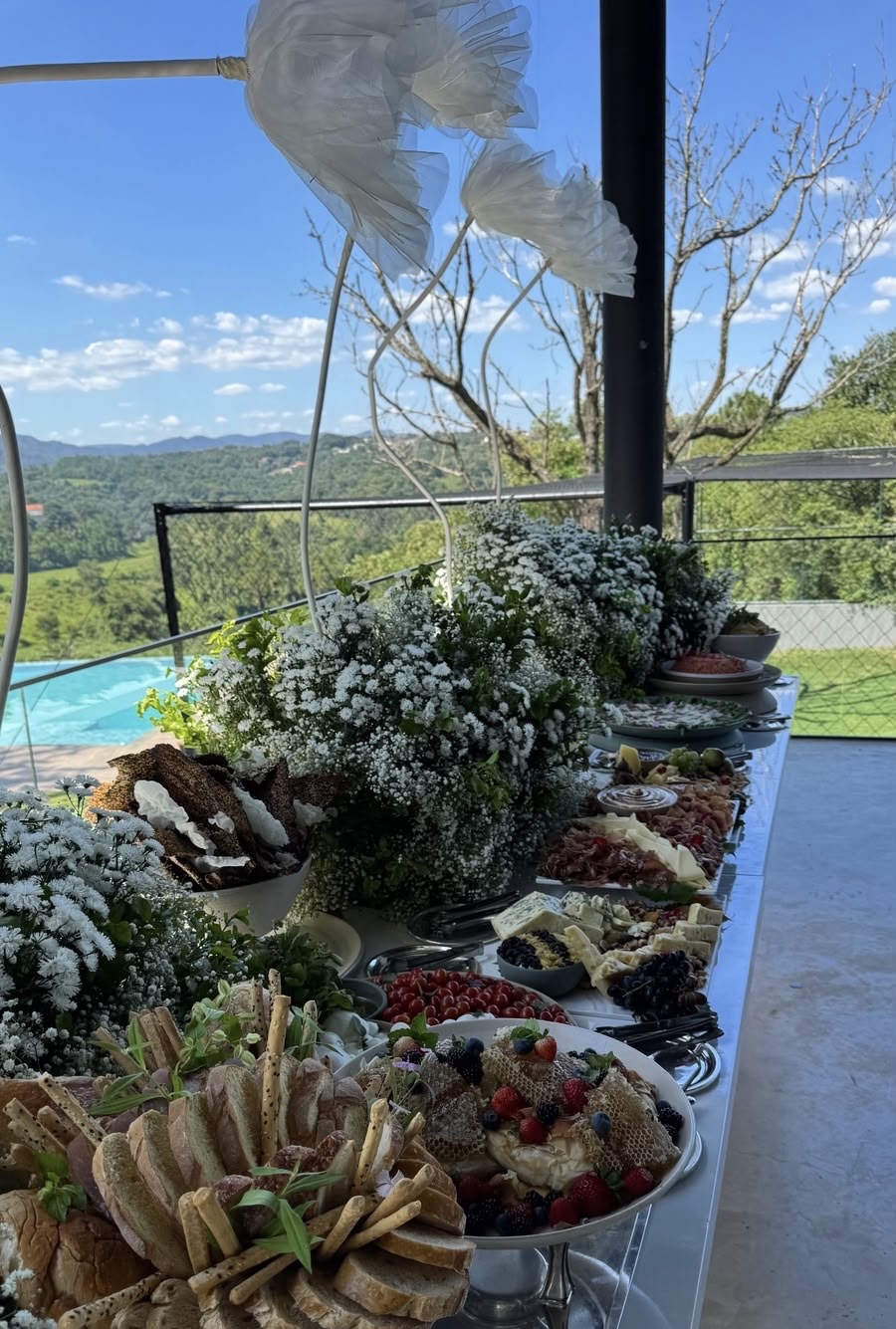 Mesa de eventos montada ao ar livre